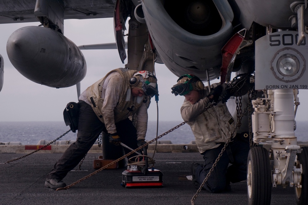 USS Carl Vinson continues Pacific deployment