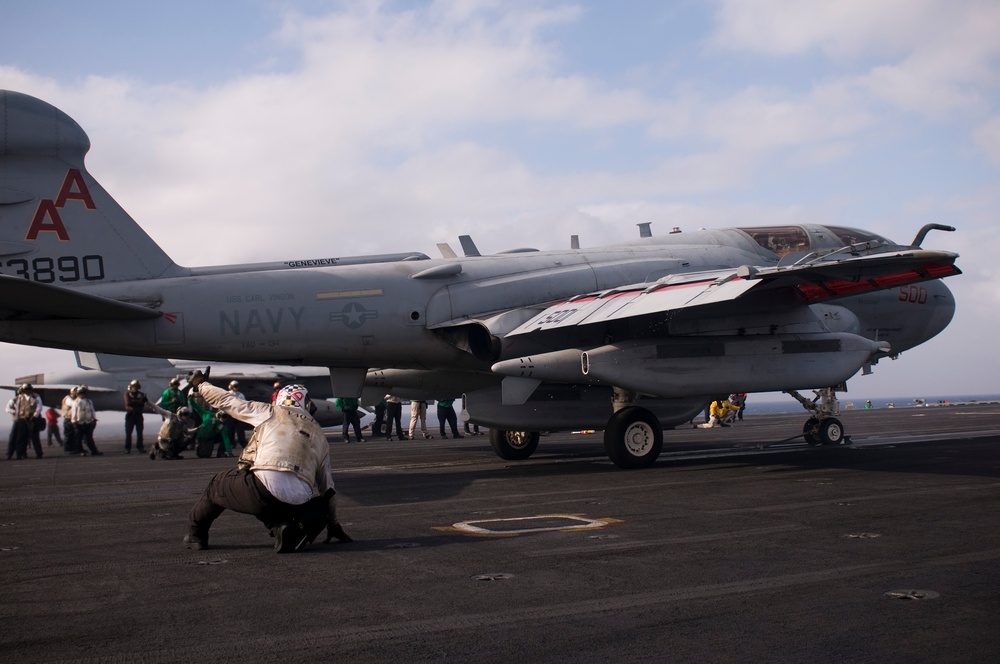 USS Carl Vinson continues Pacific deployment