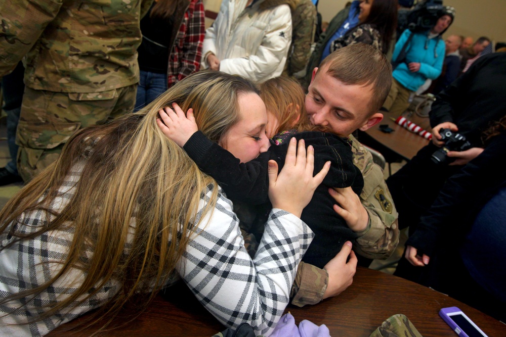 119th soldiers reunited with families