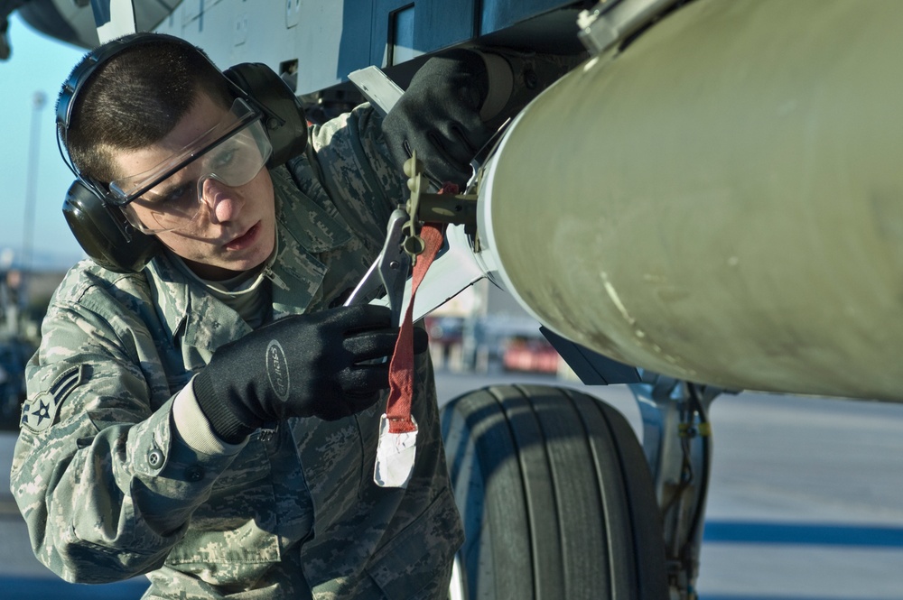 Fourth quarterly load crew competition