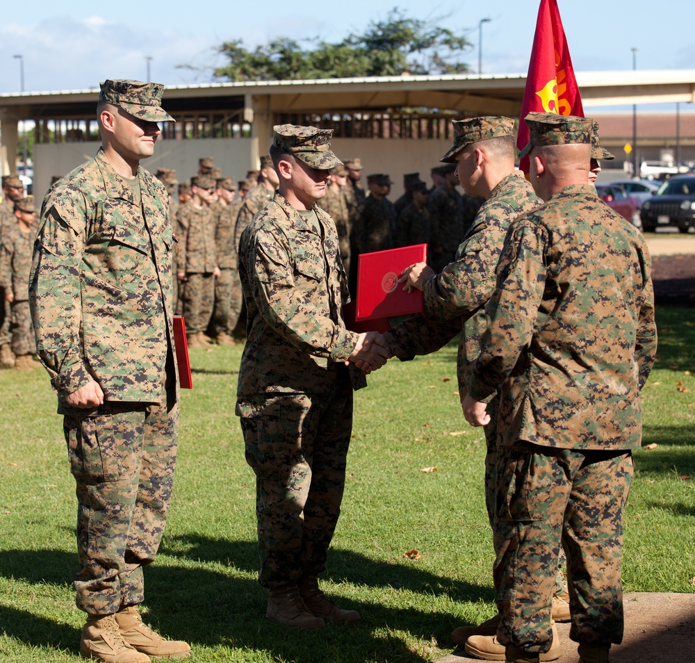 Two Hawaii Marines honored for heroic, life-saving actions