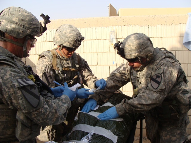 Medics conduct combat training
