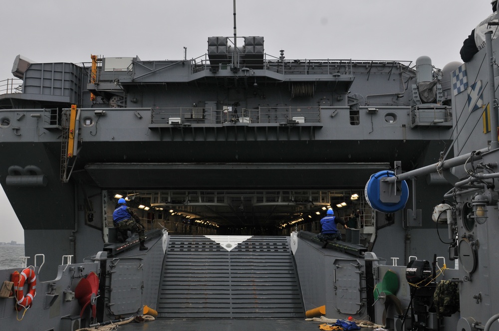 USS Kearsarge well deck operations