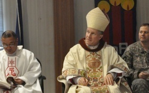 Archbishop of US military services visits Kuwait for Christmas