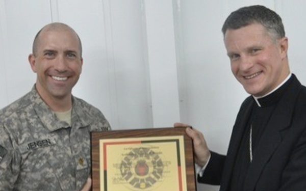 Archbishop of US military services visits Kuwait for Christmas