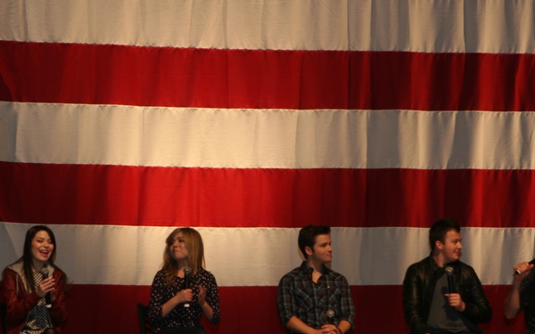 iGo to Miramar: iCarly cast visits for premiere