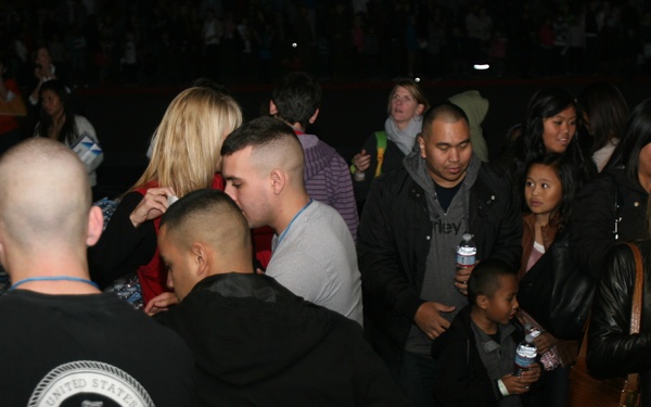 iGo to Miramar: iCarly cast visits for premiere