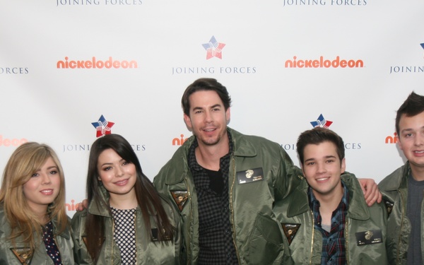 iGo to Miramar: iCarly cast visits for premiere