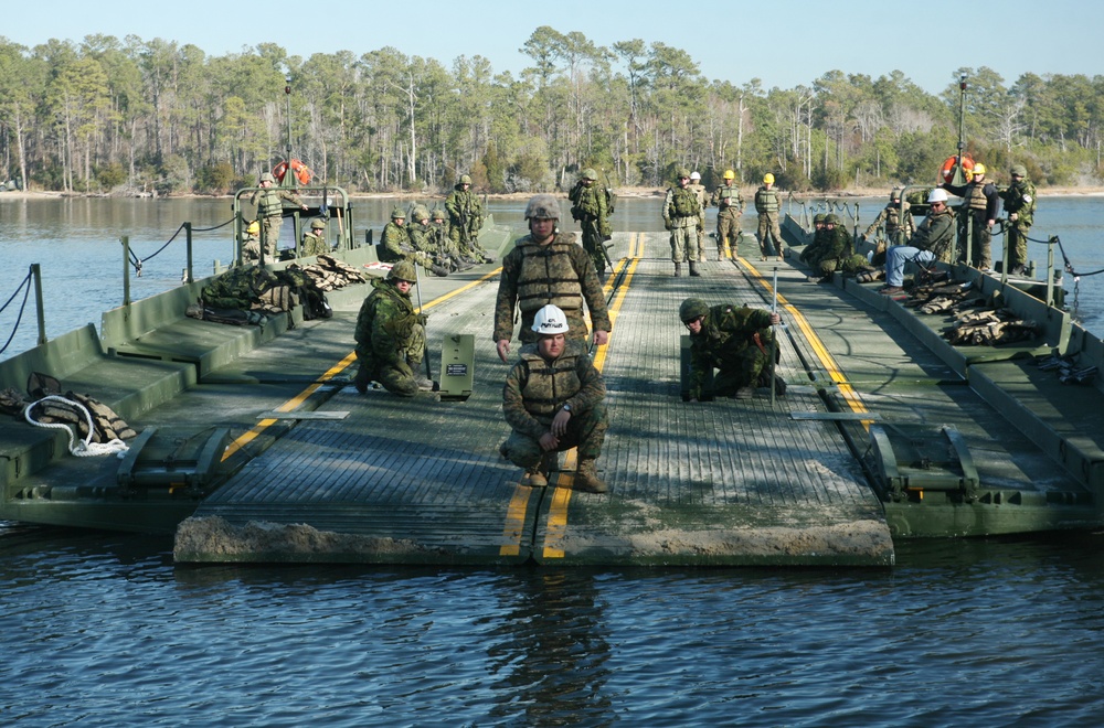 Bridge Company shows Canadian national guardsmen the ropes