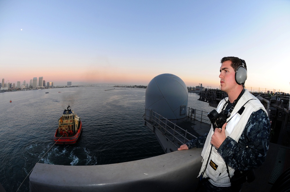 Operations Specialist conducts Portside watch
