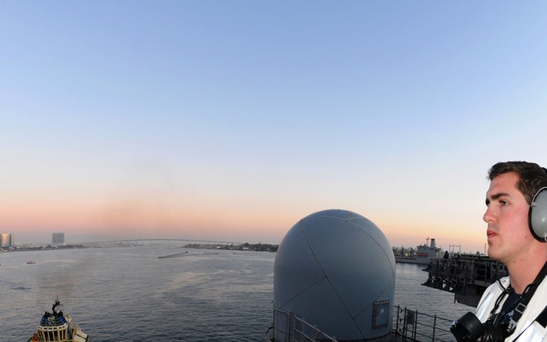 Operations Specialist conducts Portside watch