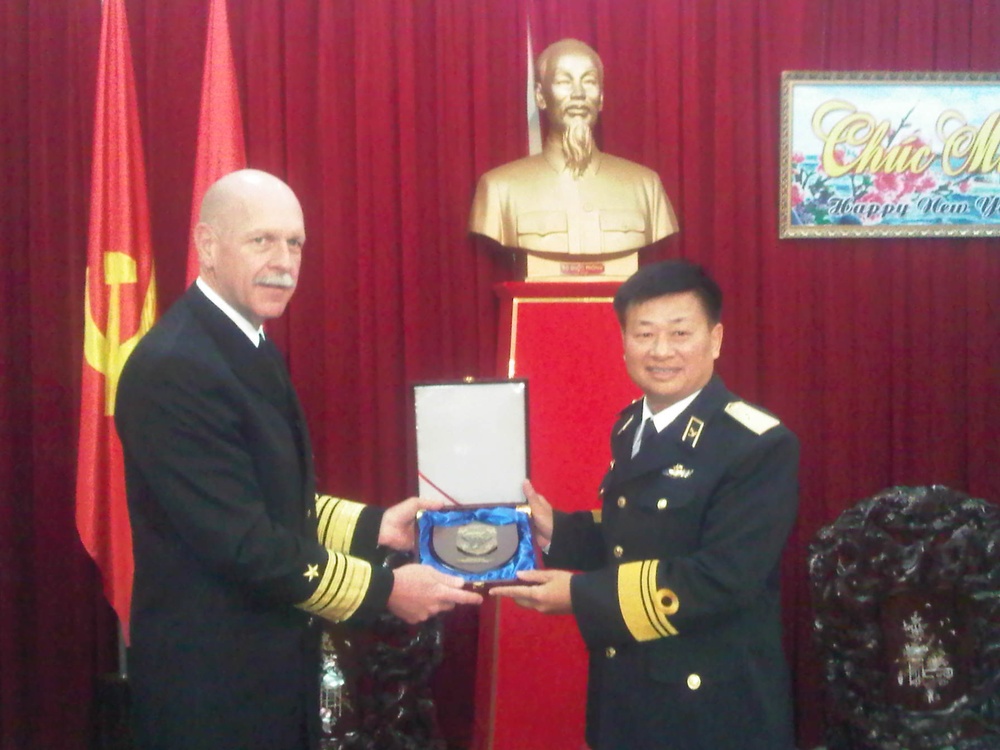 Commander, U.S. 7th Fleet visits Vietnam