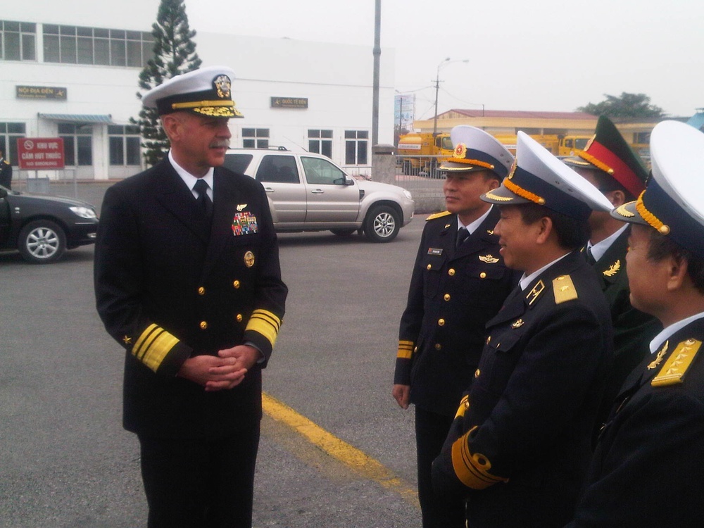 Commander, U.S. 7th Fleet visits Vietnam
