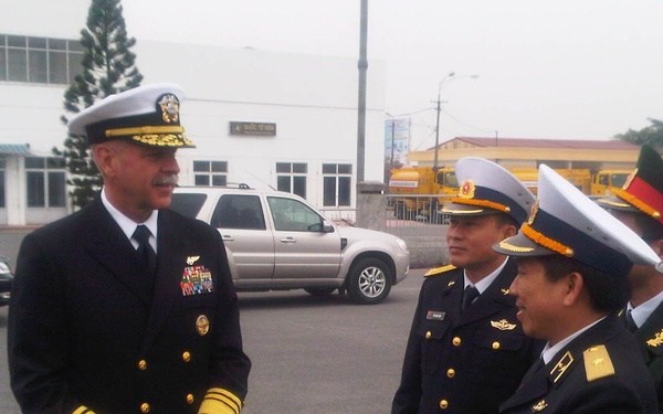 Commander, U.S. 7th Fleet visits Vietnam