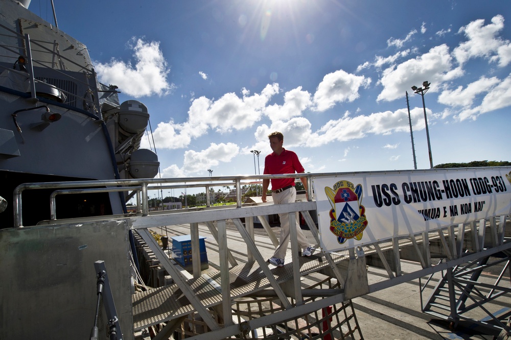Former US Navy lieutenant turned PGA professional Billy Hurley III visits the USS Chung-Hoon