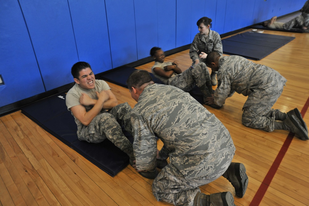 Push-up, sit-up challenge puts airmen to the test