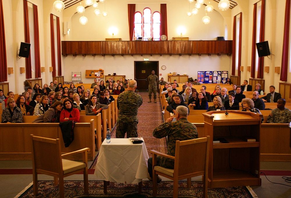 Marine Forces Europe, Africa commanding generals talk ‘family readiness’ at town hall