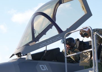 Lightning strikes twice for 2nd MAW: Marine Corps welcomes first F-35B aircraft to its fleet
