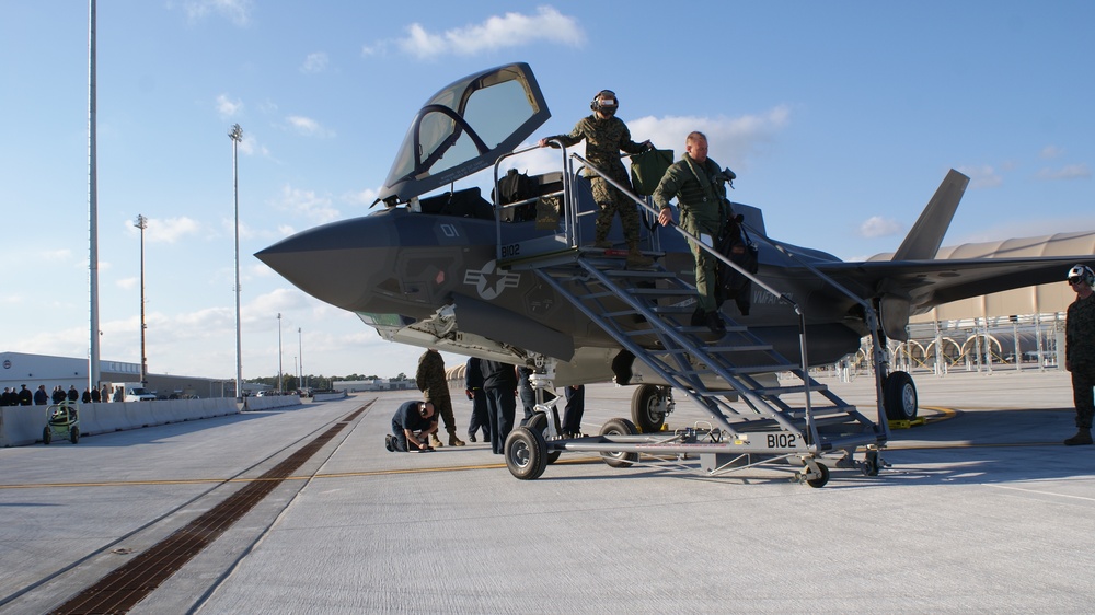 Lightning strikes twice for 2nd MAW: Marine Corps welcomes first F-35B aircraft to its fleet