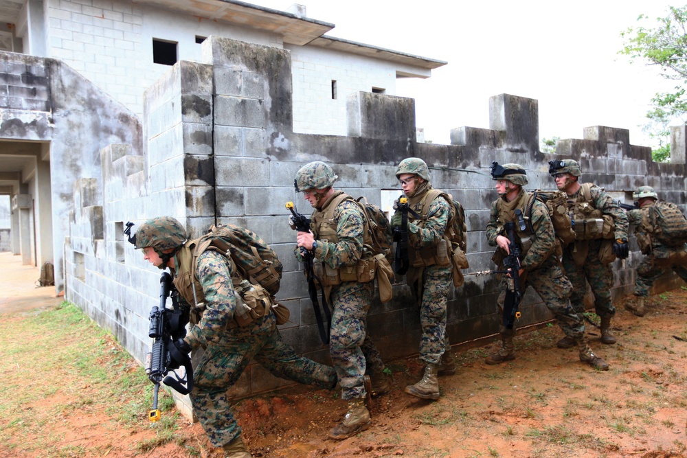 AAV Marines refresh infantry skills, tactics