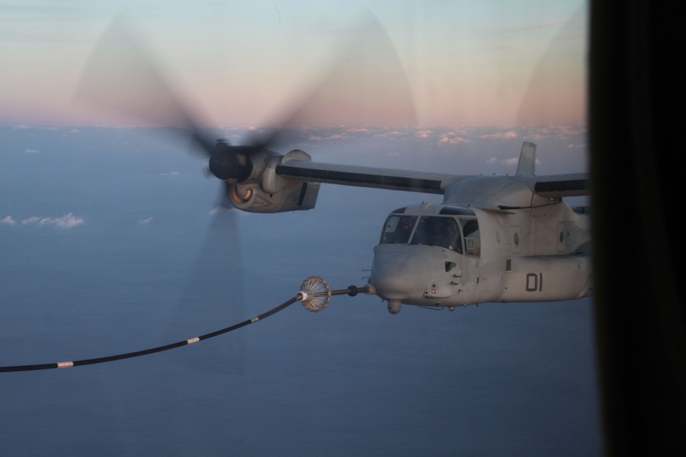 Otis works on aerial refuel training with the Black Knights