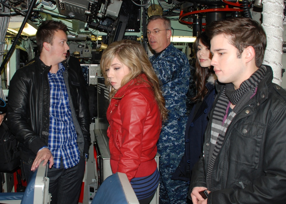 Cast of TV show iCarly visits USS Hartford