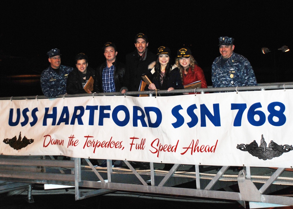 Cast of TV show iCarly visits USS Hartford