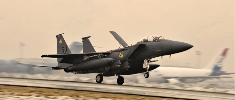 F-15E Strike Eagle reaches 10,000 logged flying hours