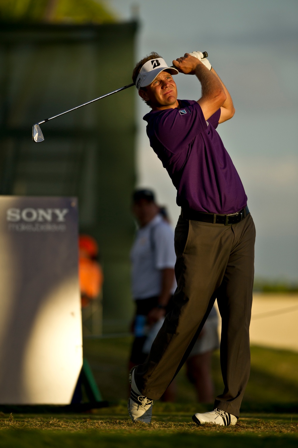 Former US Navy lieutenant turned PGA pro Billy Hurley III makes the cut at the 2012 Sony Open