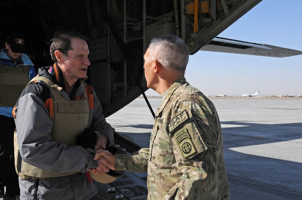 Maj. Gen. Huggins greets Senator Wyden as he arrives on Kandahar Airfield