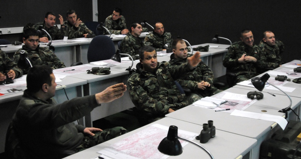 Bulgarian soldiers live fire class