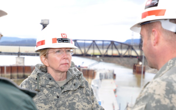 Division commander leaves Music City in tune with Nashville District's 'people'