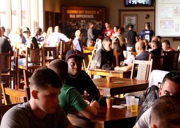 Former NFL players help Marines, sailors tackle stress