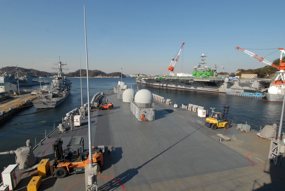 USS Blue Ridge docks in Yokosuka