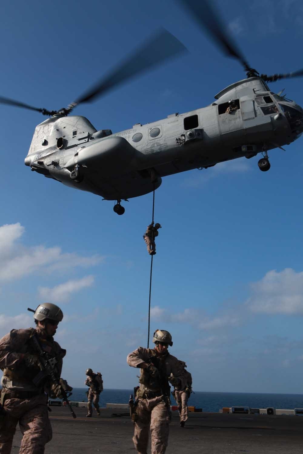 11th MEU raiders fast-rope aboard USS Makin Island