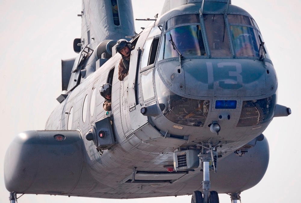 11th MEU raiders fast-rope aboard USS Makin Island