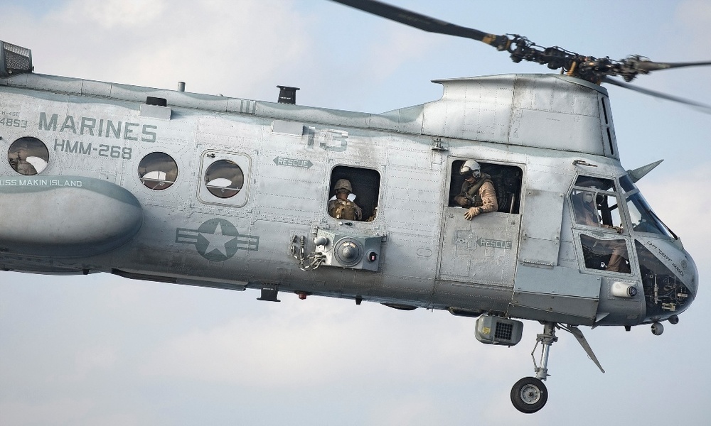 11th MEU raiders fast-rope aboard USS Makin Island