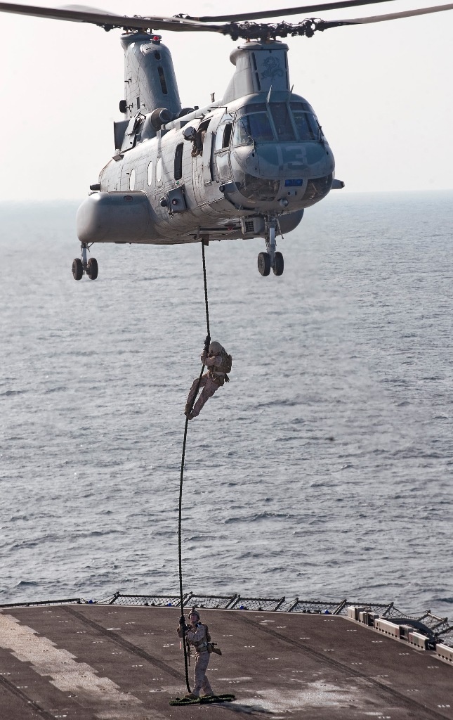 11th MEU raiders fast-rope aboard USS Makin Island