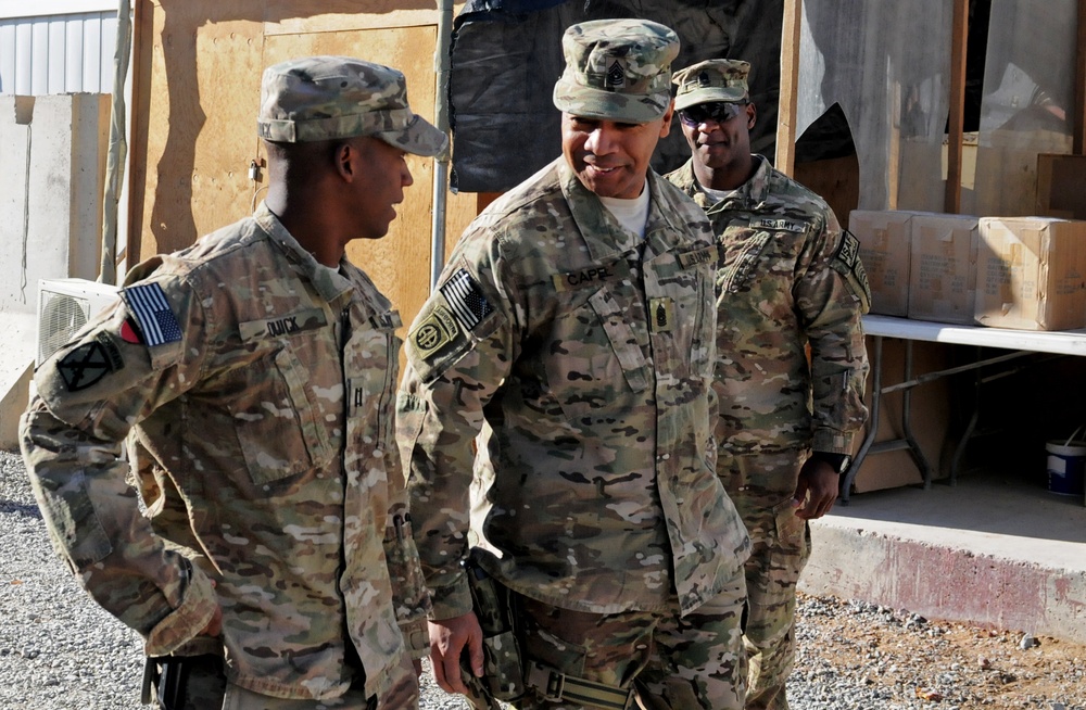 Incoming ISAF command sergeant major meets with Regional Command (South) Soldiers