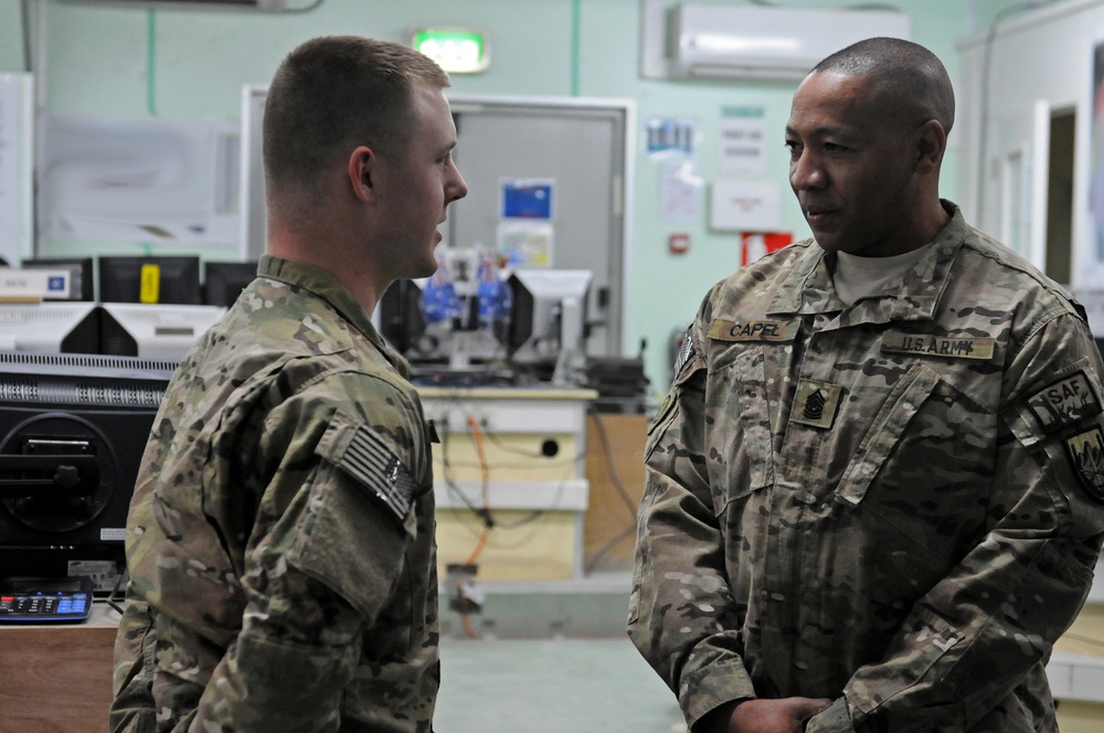 Incoming ISAF command sergeant major meets with Regional Command (South) soldiers