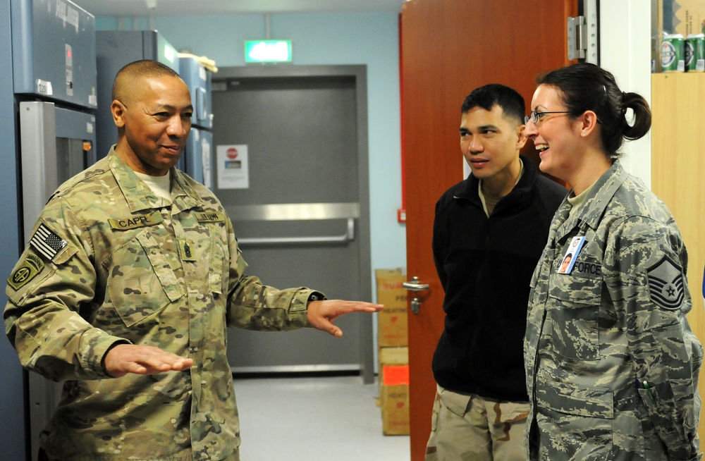 Incoming ISAF command sergeant major tours the NATO Role 3 Multinational Hospital