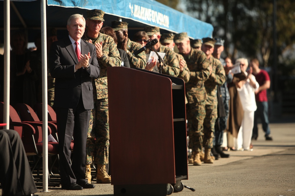 SecNav presents Navy Cross to fallen Marine’s family