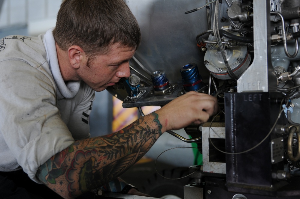 USS Carl Vinson's sailor perform maintenance