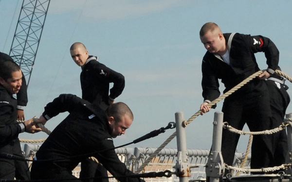 USS Nicholas leaves Norfolk