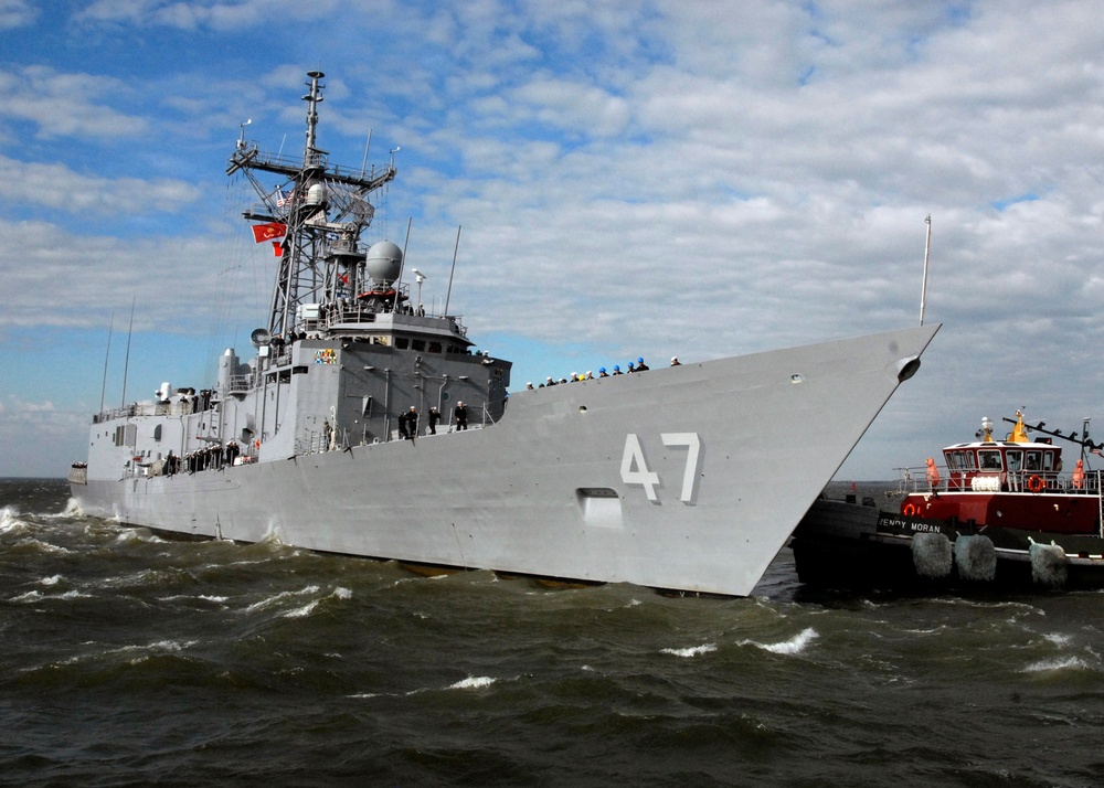 USS Nicholas leaves Norfolk