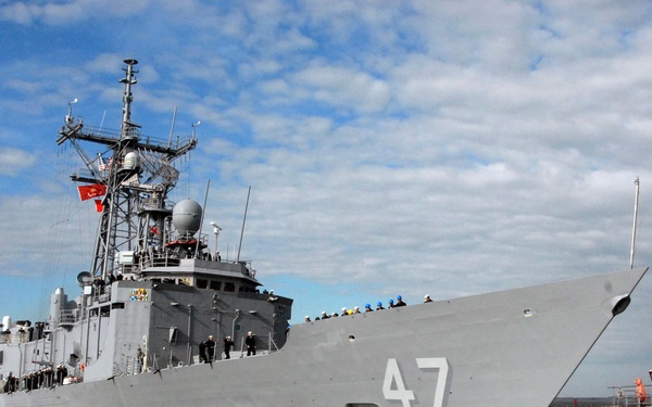 USS Nicholas leaves Norfolk
