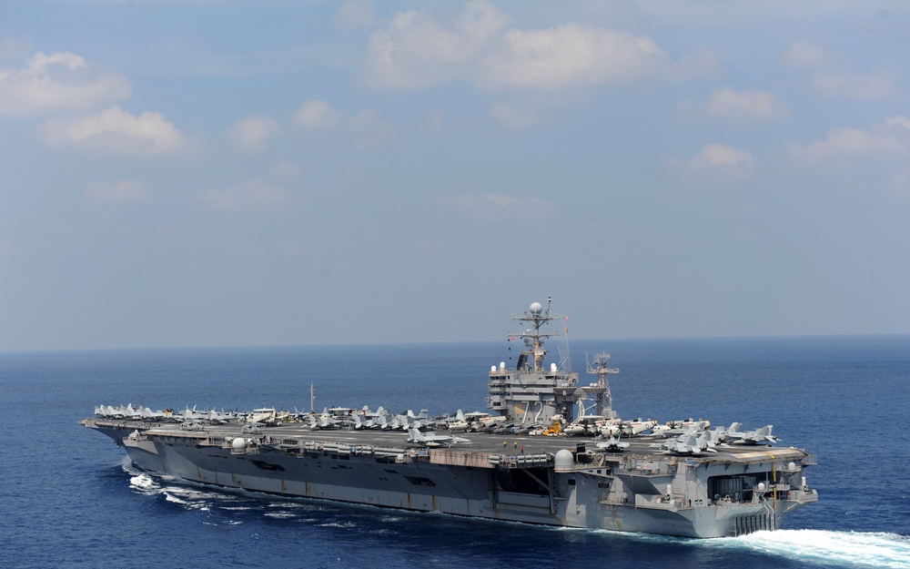 USS Abraham Lincoln transits Indian Ocean