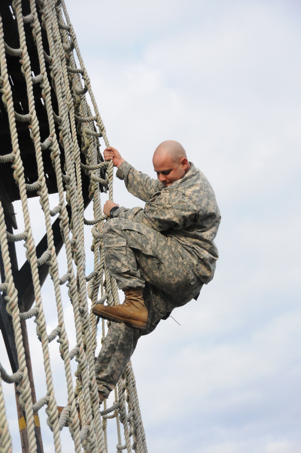 Marne soldiers strengthen confidence, camaraderie at Stewart obstacle course