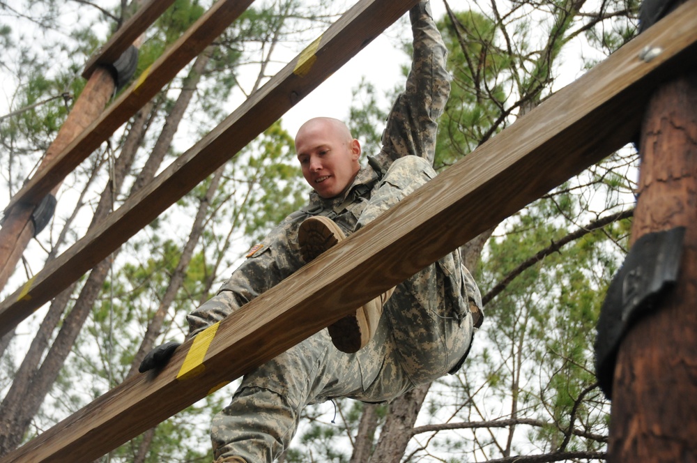 Marne soldiers strengthen confidence, camaraderie at Stewart obstacle course