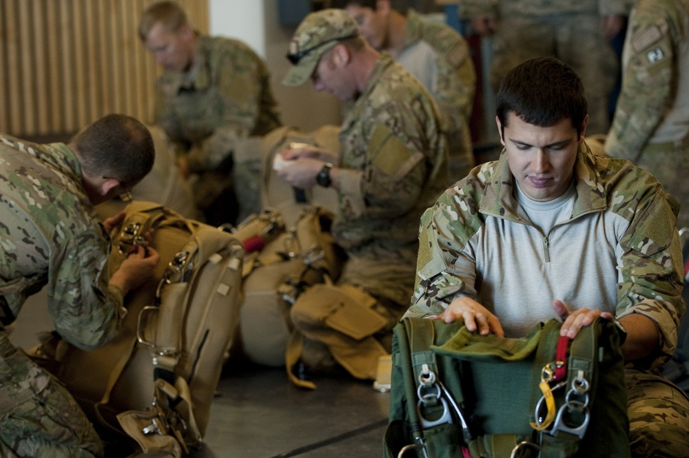 58th Rescue Squadron pararescuemen train to fight